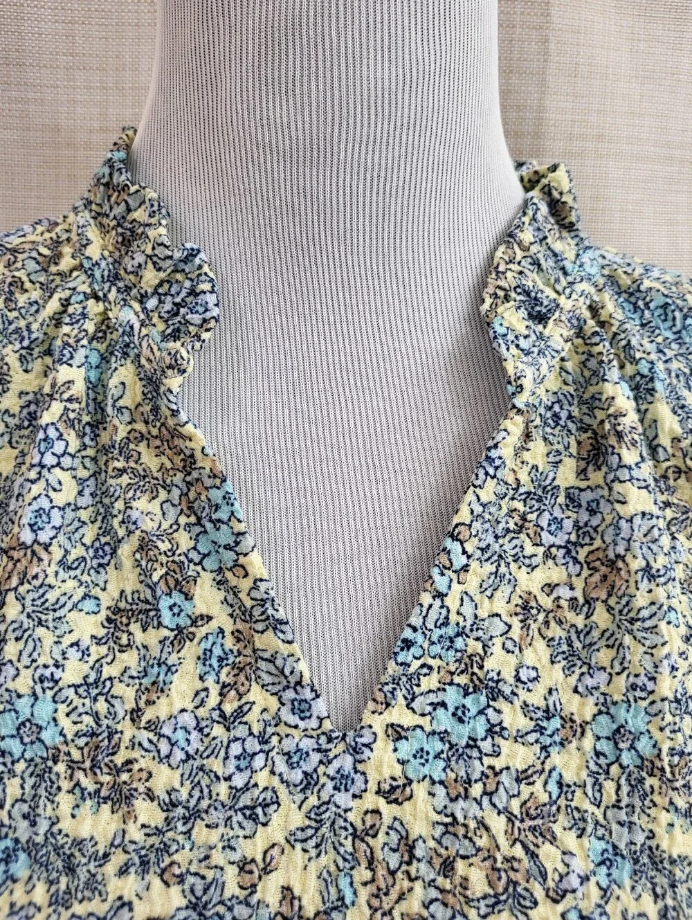 Loft Women's Peasant Floral Print Ruffle V-Neck Blouse Puff Sleeve‎ Size XS-Pet